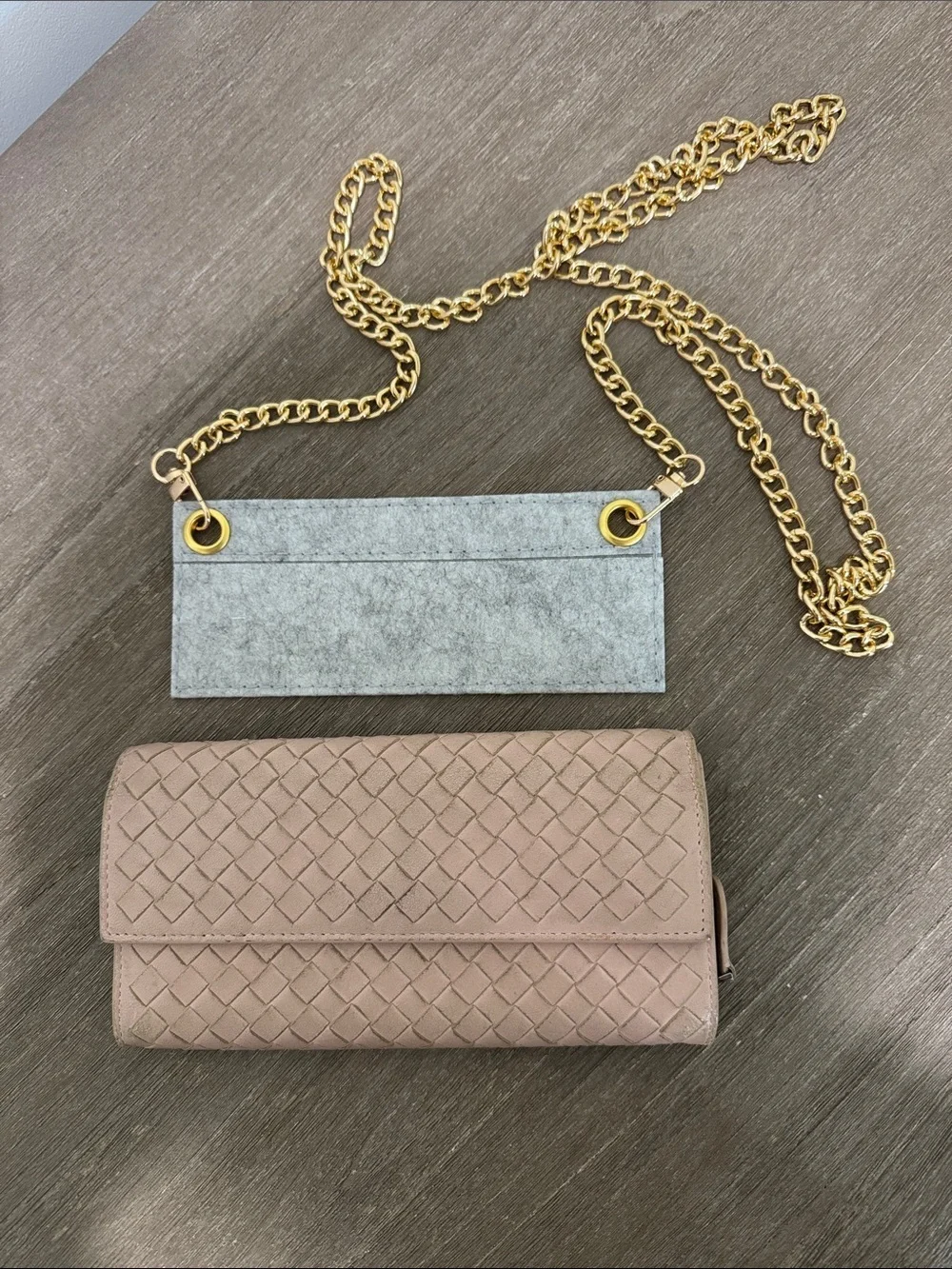 Bottega Veneta Wallet and unbranded chain for crossbody option | Good Condition